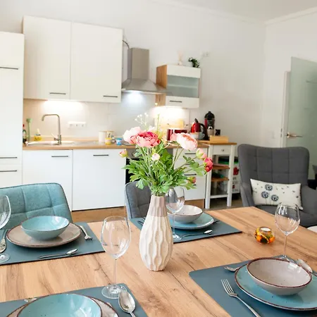 Savor 5 Personen 2 Schlafzimmer Babybett Netflix Balkon Zentrum *