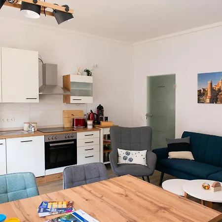 Savor 5 Personen 2 Schlafzimmer Babybett Netflix Balkon Zentrum *