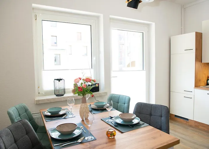 Savor 5 Personen 2 Schlafzimmer Babybett Netflix Balkon Zentrum דירה *