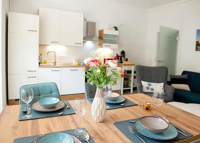 Savor 5 Personen 2 Schlafzimmer Babybett Netflix Balkon Zentrum *