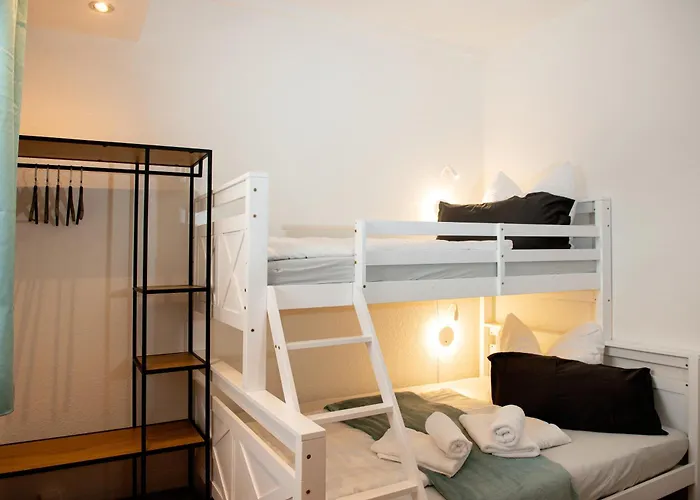 Savor 5 Personen 2 Schlafzimmer Babybett Netflix Balkon Zentrum דירה *