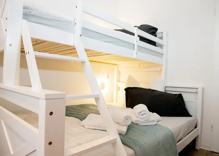 Savor 5 Personen 2 Schlafzimmer Babybett Netflix Balkon Zentrum דירה